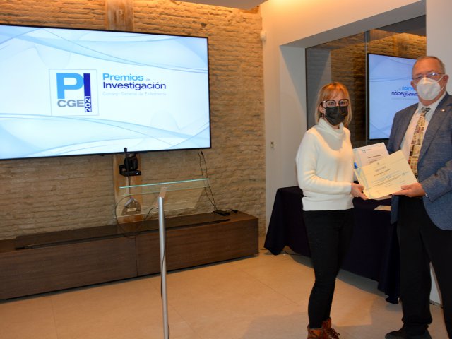 Laia Ventura, joven promesa de la investigación con José Ángel Rodríguez II, presidente del jurado